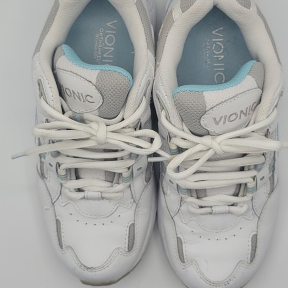 Vionic Walker Classic with Arch Support size 6 - Picture 4 of 16